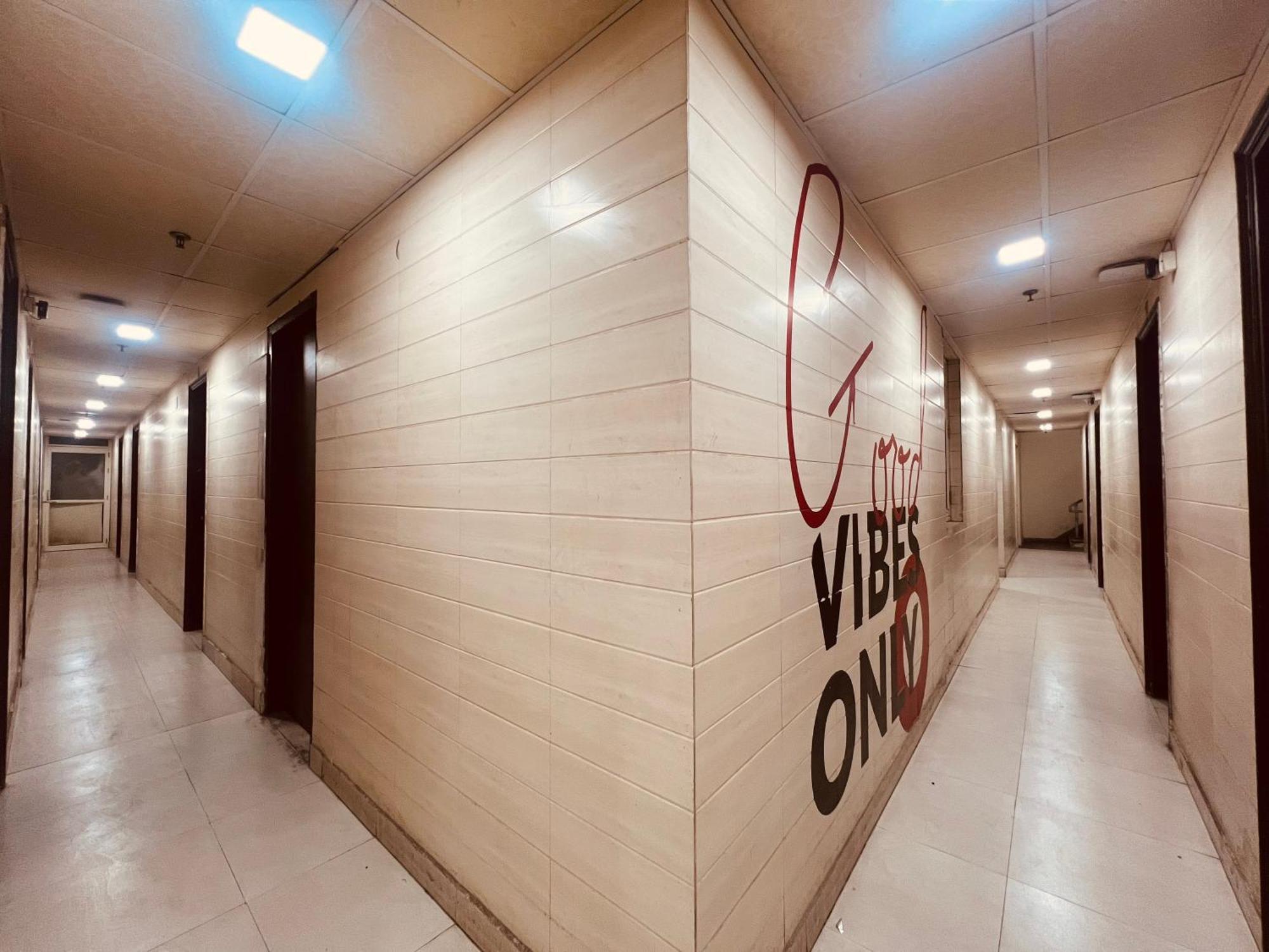 Red Chilly Near Model Town Delhi Metro Station Hotel 3*