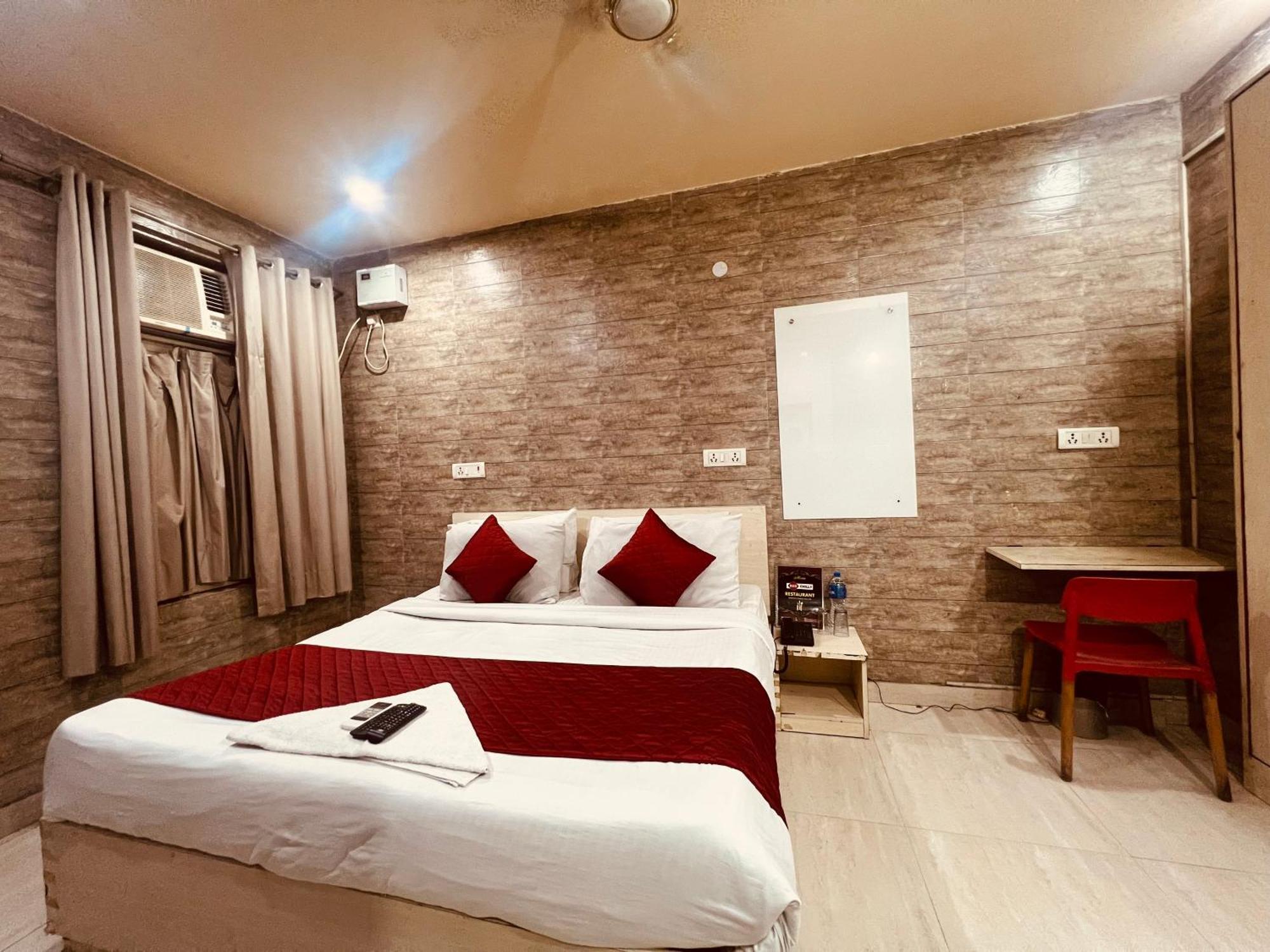 Hotel Red Chilly Near Model Town Delhi Metro Station